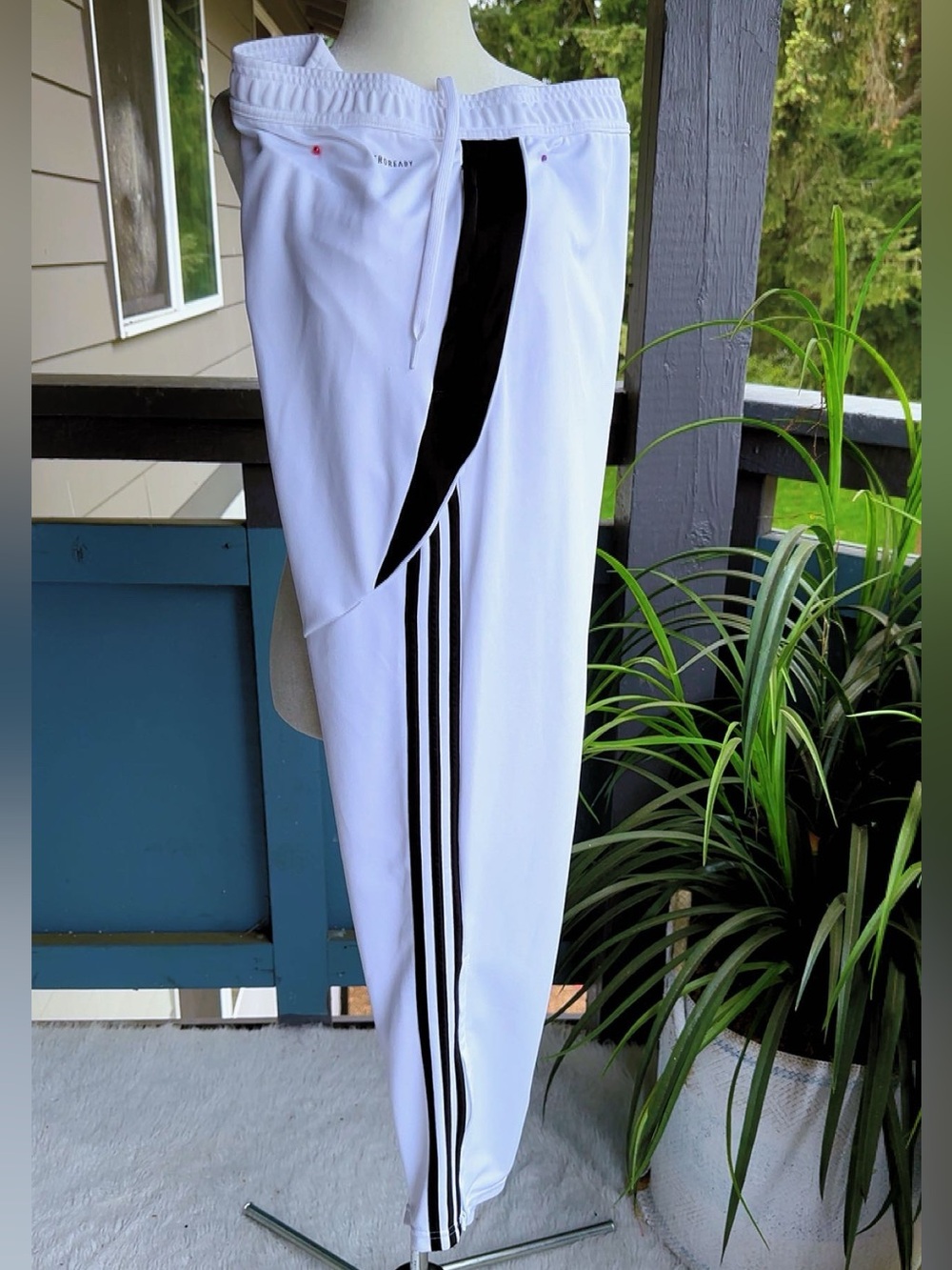 adidas men’s athletic White Track Pants with Black Stripe Detail Sz 2xL